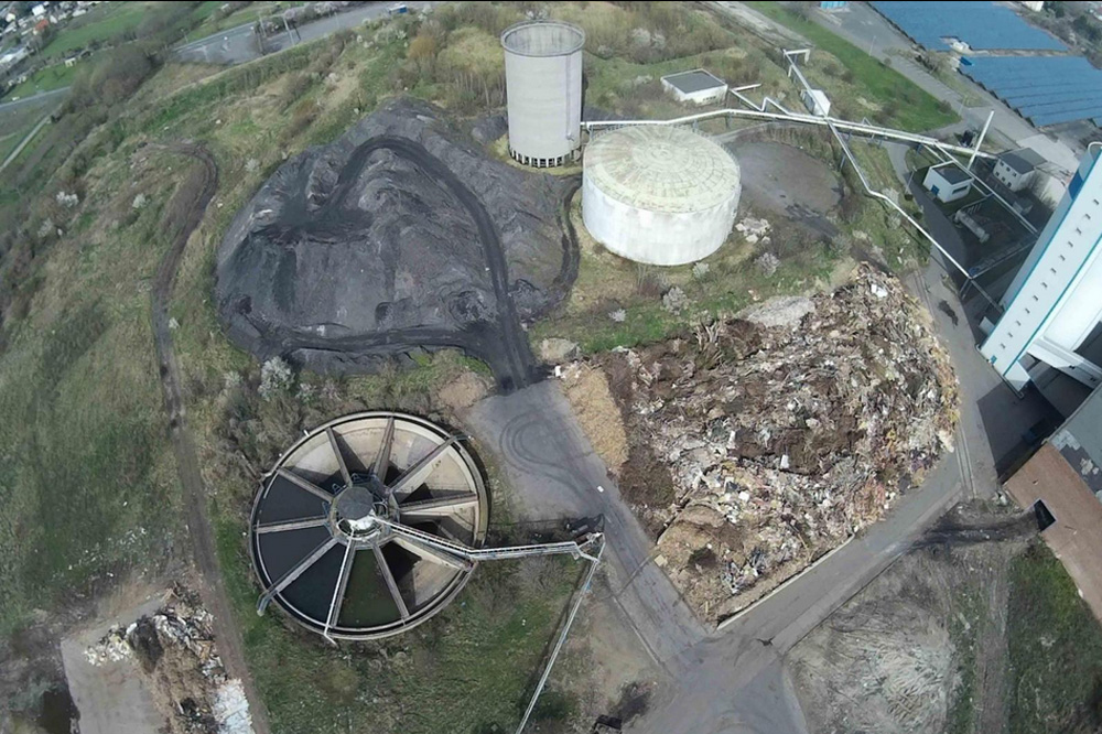 Luftbild des Schlackeberges am Biomassekraftwerk Delitzsch. Foto: DUH, Bürgerverein Sauberes Delitzscher Land