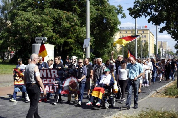 Legida heute mit sehr kleiner Runde und Beteiligung quer übern Leuschnerplatz. Foto: L-IZ.de