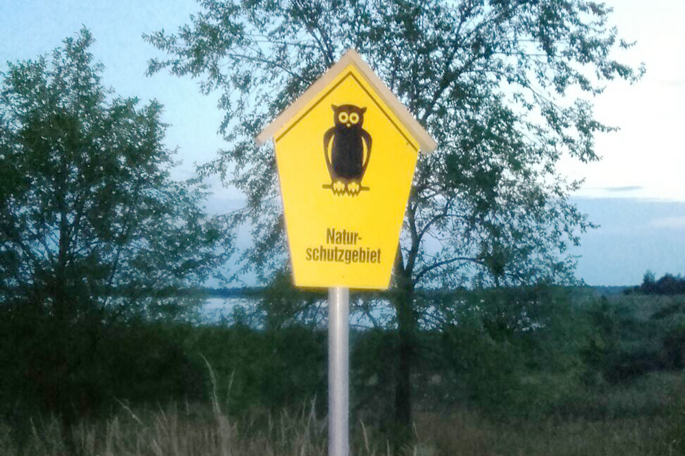 Hinweiszeichen „Naturschutzgebiet“ am Werbeliner See. Foto: Hannes Hansmann, NuKLA e.V.