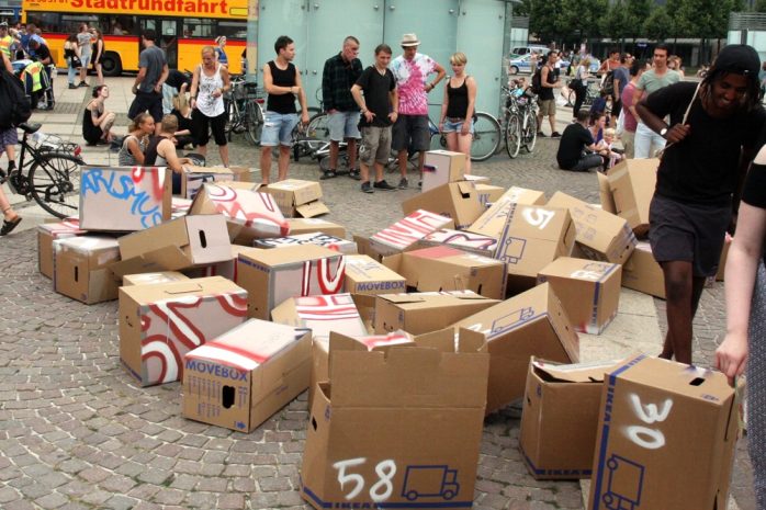 Nochmal kräftig dagegentreten - The Wall is down. Foto: L-IZ.de