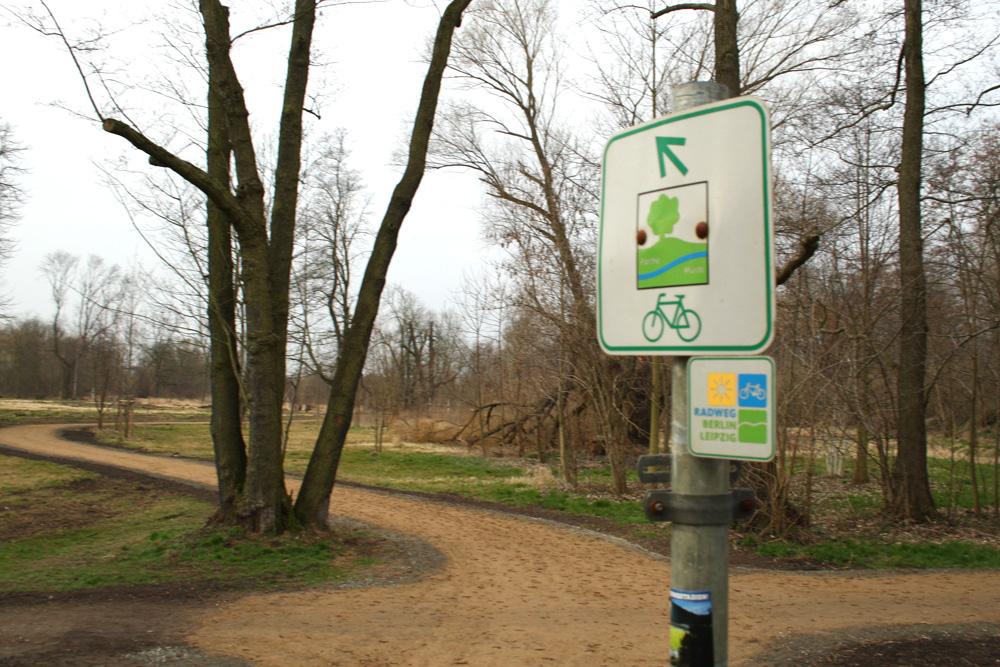 2015 mit 85.000 Euro gebaut: Teilstück des Parthe-Mulde-Radwegs in Leipzig. Foto: Ralf Julke
