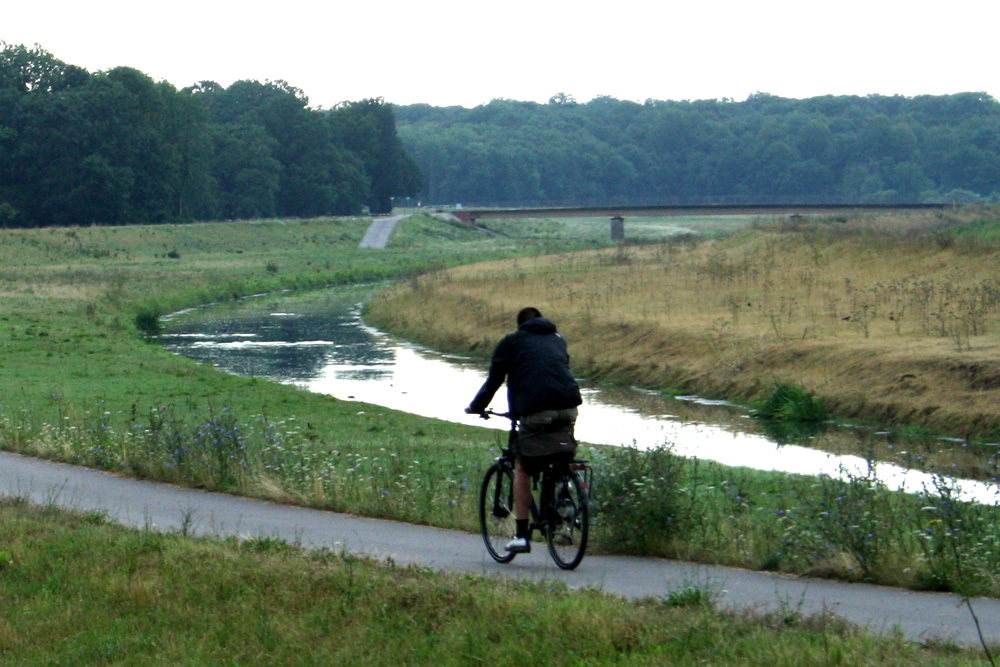 Radfahrer auf dem Elsterradweg. Foto: Ralf Julke