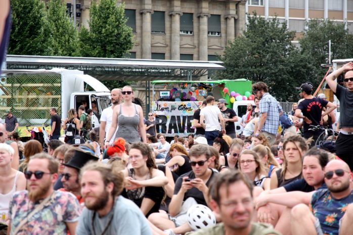 Rave und Message zugleich auf dem Augustusplatz bei der GSO 2016. Foto: L-IZ.de