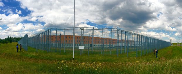 Aufnahmen für den Filmclip vor der JVA Regis-Breitingen. Foto: Glücklicher Montag