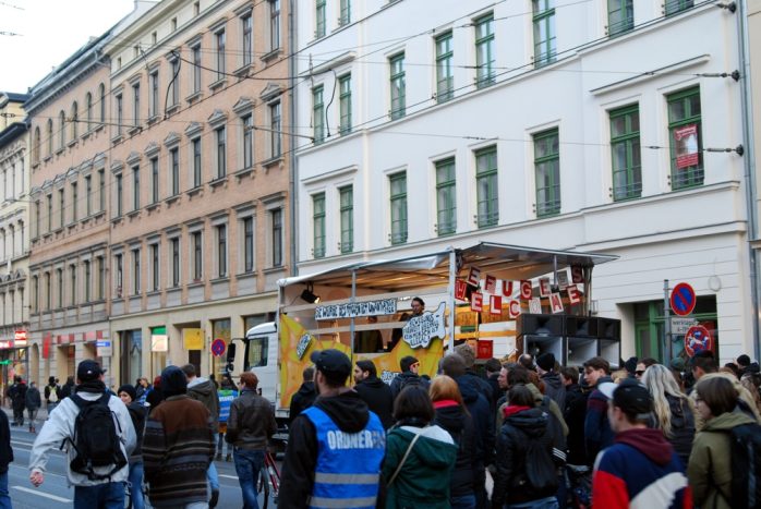 Richtung Innenstadt - gegen Legida demonstrieren. Foto: L-IZ.de