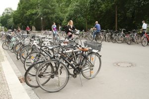 Fahrradbügel in der Schillerstraße. Foto: Ralf Julke