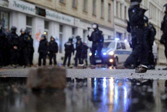 Am Südplatz nach den Steinwürfen. Foto: L-IZ.de