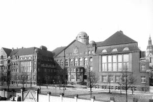 Historische Frontalaufnahme des Leipziger Stadtbads um 1916. Foto: Förderstiftung Leipziger Stadtbad