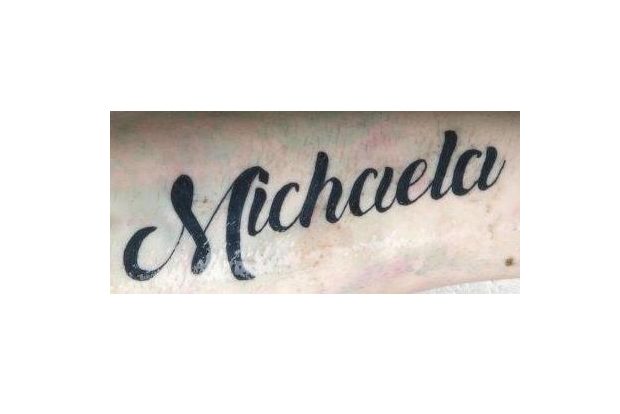 Wer kann Hinweise zur Tätowierung der unbekannten Person geben? Foto: PD