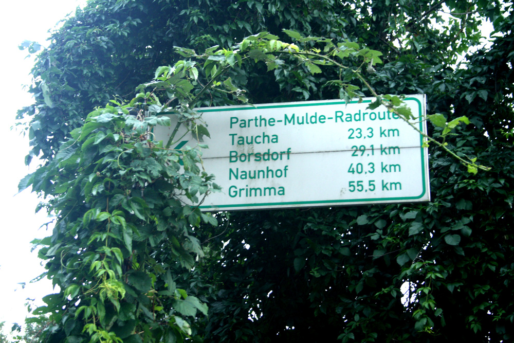 Abzweig auf die Parthe-Mulde-Radroute. Foto: Ralf Julke