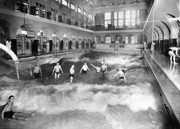 Historische Aufnahme der Männerschwimmhalle in den 20er Jahren. Foto: Förderstiftung Leipziger Stadtbad