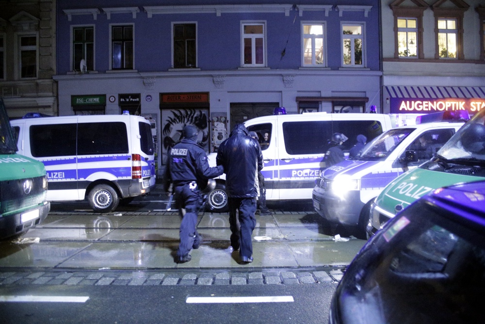 215 Personen wurden am 11. Januar 2016 noch am Tatort in Gewahrsam genommen. Foto: L-IZ.de