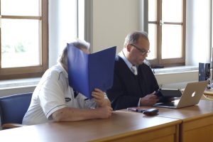 Der Angeklagte Gerhard M. und Strafverteidiger Stefan Costabel. Foto: Alexander Böhm