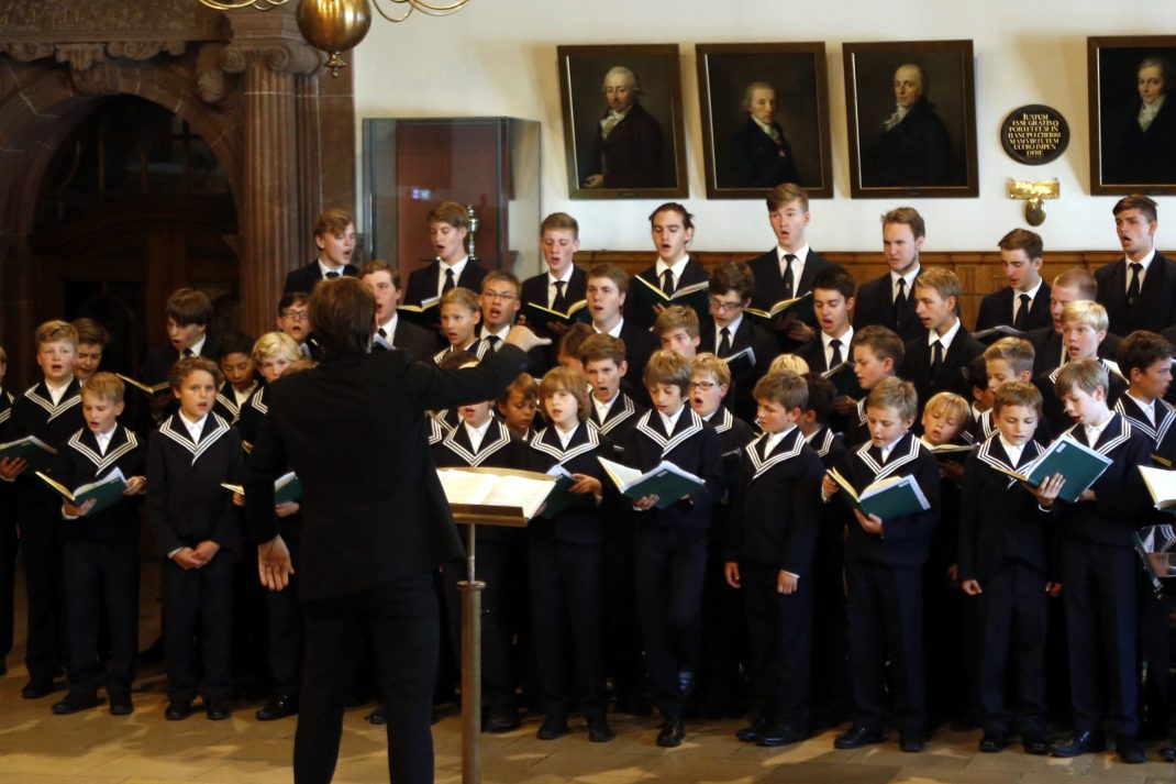 Der Thomanerchor führte Stücke von Bach und Brahms auf. Foto: Alexander Böhm