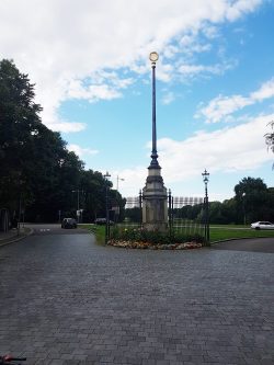 Der Fahnenmast in der Rosentalgasse. Foto: Wolfgang Stoiber