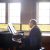 Geschäftsführer des Thomanerchors Stefan Altner begleitete am Klavier. Foto: Alexander Böhm