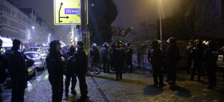 In der Auerbachstraße setzte die Polizei die Randalierer fest. Foto: L-IZ.de