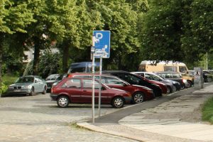 Auch tagsüber sind Leipzigs Straßen zugeparkt. Foto: Ralf Julke