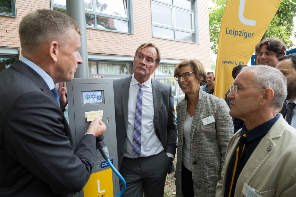 v.l.n.r.: Dr. Norbert Menke, Sprecher der Geschäftsführung der Leipziger Stadtholding, Oberbürgermeister Burkhard Jung, Prof. Gesine Grande, Rektorin der HTWK Leipzig, Prof. Andreas Pretschner, HTWK Leipzig. Foto: Andreas Schröder/HTWK Leipzig