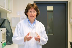 Untersucht Nervenzellen auf Biochips: Prof. Dr. Andrea Robitzki. Foto: Swen Reichhold/Universität Leipzig