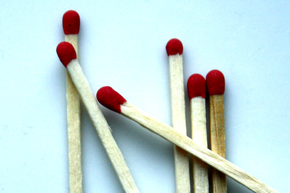 Wer zündelt da eigentlich? Foto: Ralf Julke