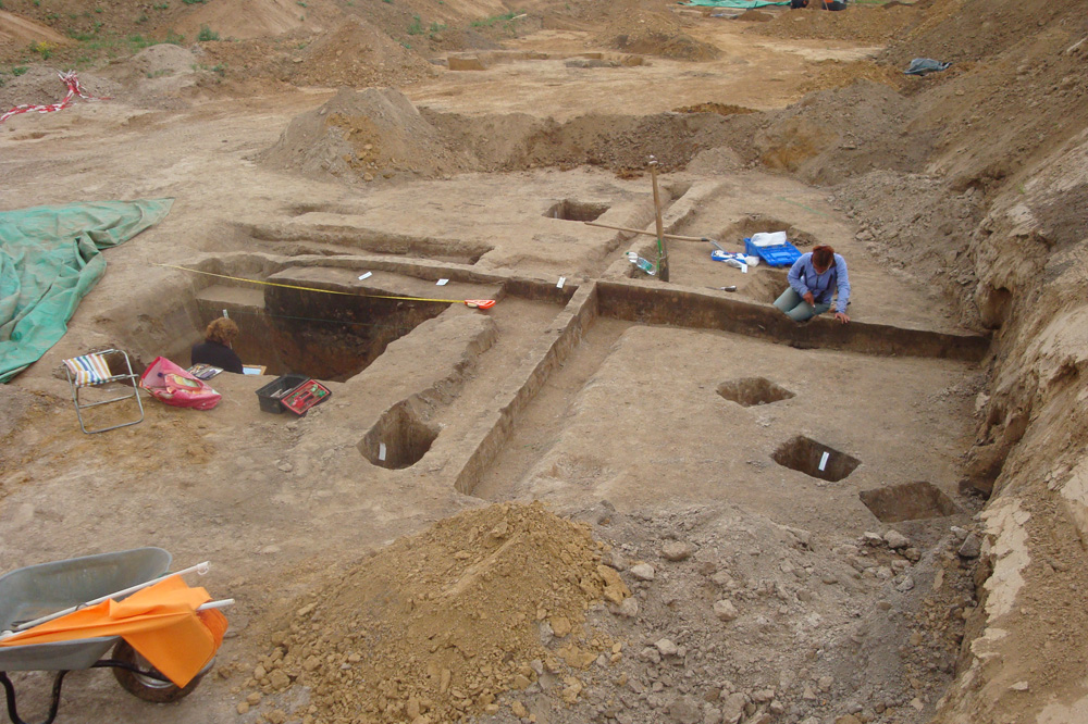 Blick auf eine Ausgrabungsfläche in der ehemaligen „Göttwitzkurve“. Foto: Günter Herbst