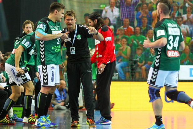 Anweisungen von DHfK-Coach Christian Prokop an Benjamin Meschke. Foto: Jan Kaefer