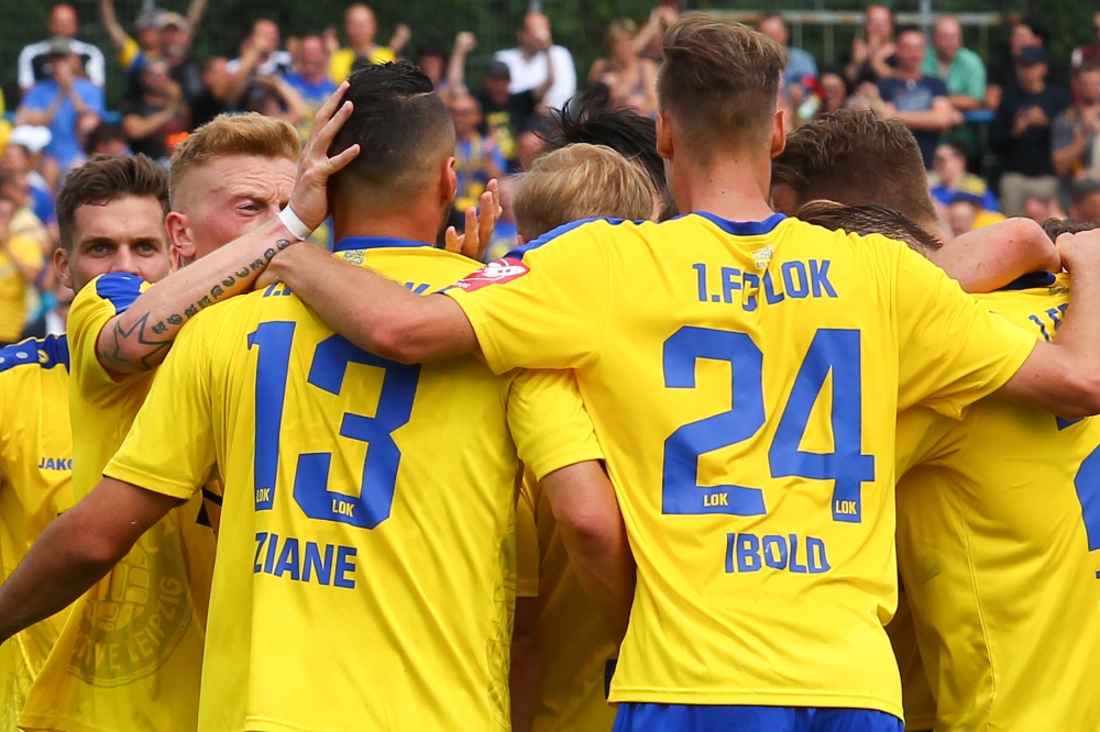 Endlich wieder Jubeln: Ibold (0:2) und Ziane (0:3) hatten in Schönberg für die endgültige Entscheidung gesorgt. Foto: Jan Kaefer (Archiv)