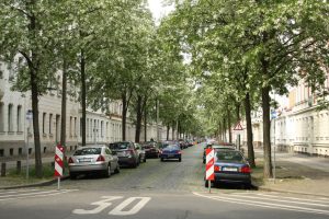Es geht auch ohne Gehwegparken: Brockhausstraße in Schleußig. Foto: Ralf Julke
