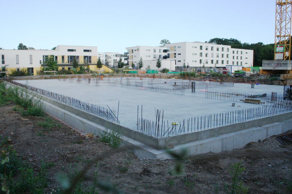 Der Bau der Sportoberschule in der Goyastraße hat im Frühjahr endlich begonnen. Foto: Ralf Julke