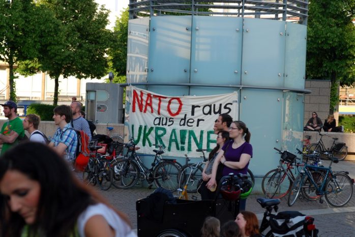 Linke oder rechte Forderung? Am Anfang irgendwie formloses Treffen bei den Mahnwachen. Foto: L-IZ.de