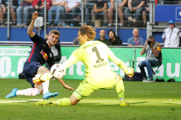 Timo Werner (RB Leipzig) and Rene Adler (HSV). Photo: GEPA Pictures