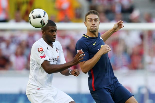 Anthony Modeste (Koeln) and Stefan Ilsanker (RB Leipzig) im Zweikampf. Foto: GEPA Pictures