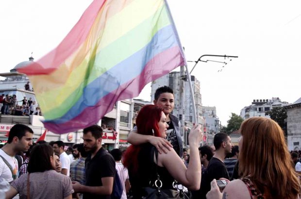  In dem persönlichen Werk „#resistayol“ begleitet der Regisseur Rüzgâr Buşki die befreundete LGBT-Aktivistin Şevval. Foto: DOK Leipzig/Rüzgâr Buşki