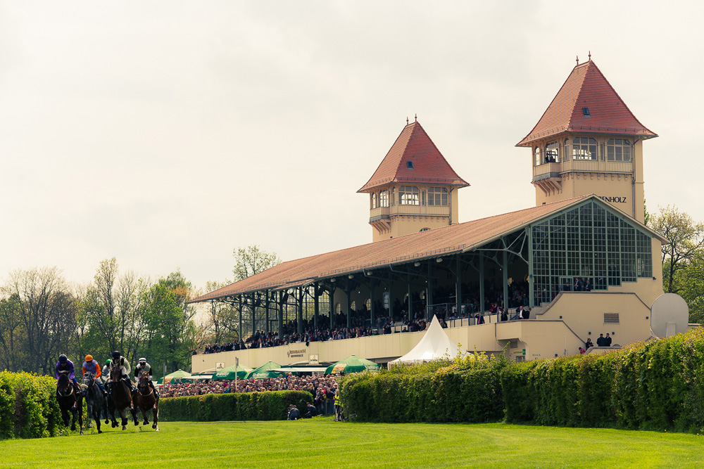 Historische Tribüne der Rennbahn Scheibenholz. Foto: Scheibenholz GmbH