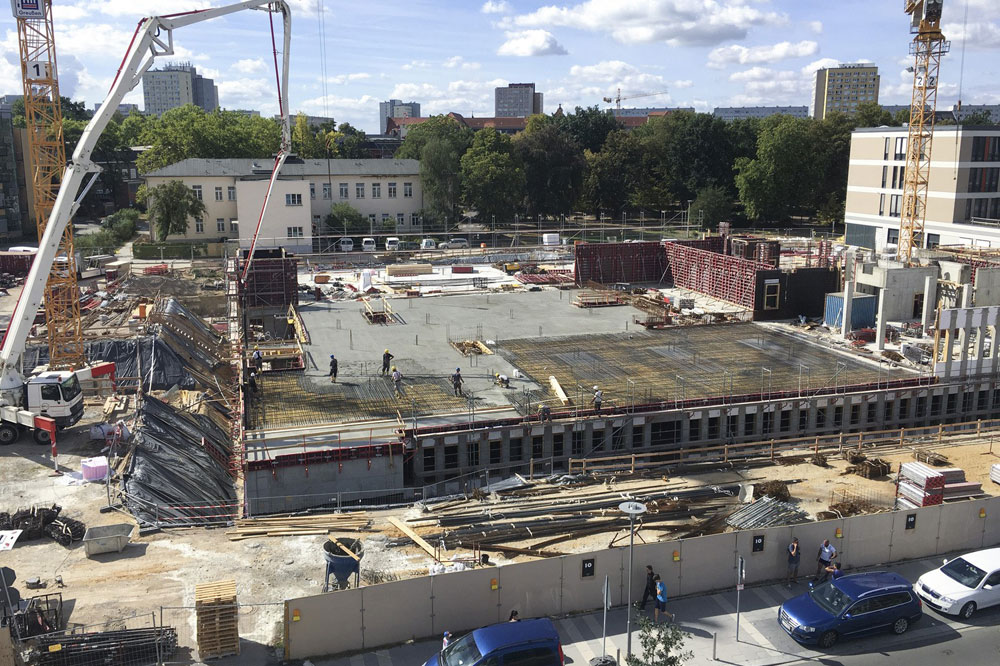 Weitere Etappe des Neubaus am Uniklinikum Leipzig ist geschafft - die erste Decke wurde jetzt geschlossen. Foto: Stefan Straube/UKL