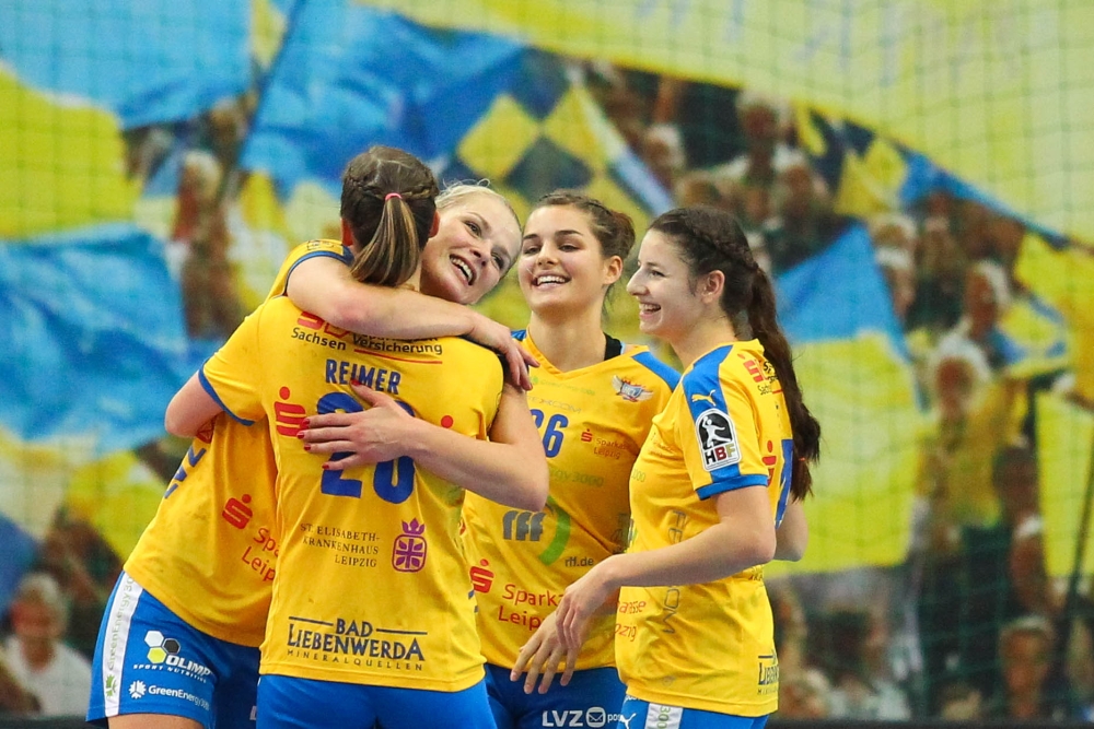 Das Lächeln der Siegerinnen: Nele Reimer, Shenia Minevskaja, Nina Reißberg und Joanna Rode (v.l.) bejubeln ihren Erfolg. Foto: Jan Kaefer