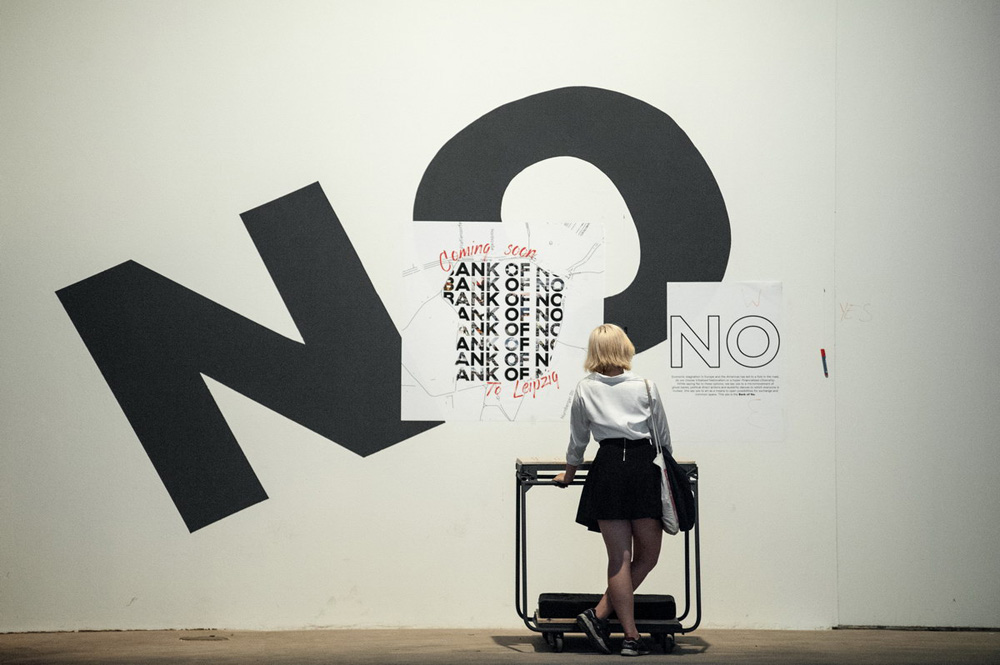 Ankündigung der Bank-of-NO Aktion in der Ausstellungsansicht „Terra Mediterranea: In Action“. Foto: Walther Le Kon