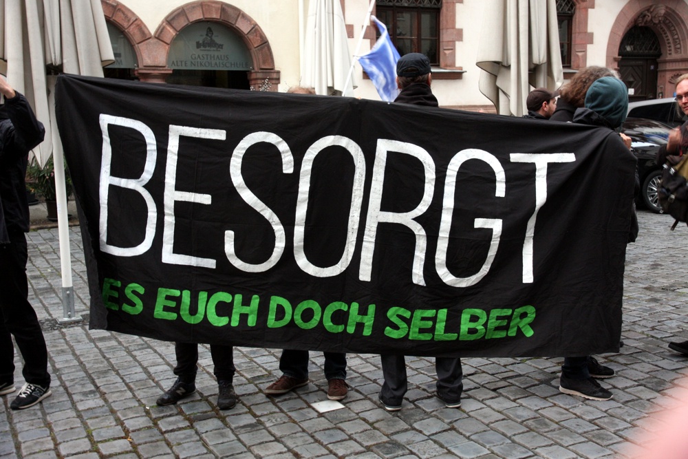 Besorgungen und Besorgte. Der Gegenprotest zu Legida. Foto: L-IZ.de