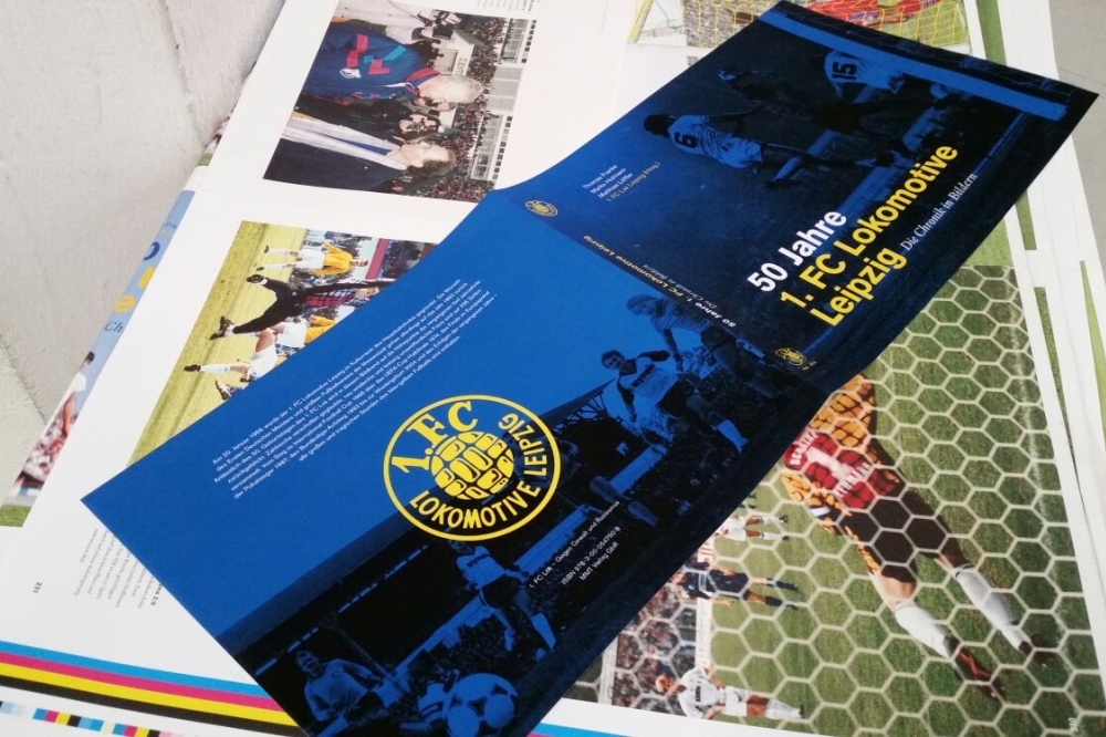 Mit neuem "Gesicht" und 16 zusätzlichen Seiten erscheint am 23. November die Neuauflage des Bildbandes "50 Jahre Lok Leipzig". Foto: Matthias Löffler