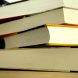 Ein Stapel schöner dicker Bücher. Foto: Ralf Julke