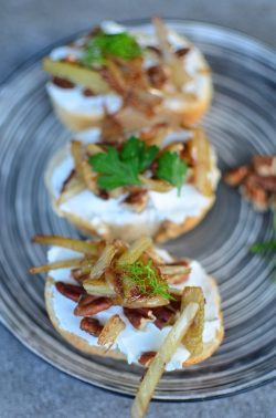 Fenchel-Ziegenkäse-Bruschetta. Foto: Maike Klose