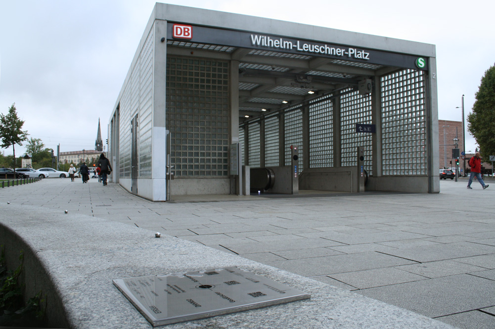 Der Referenzpunkt gleich vorm Eingang zur S-Bahn-Station Wilhelm-Leuschner-Platz. Foto: Ralf Julke
