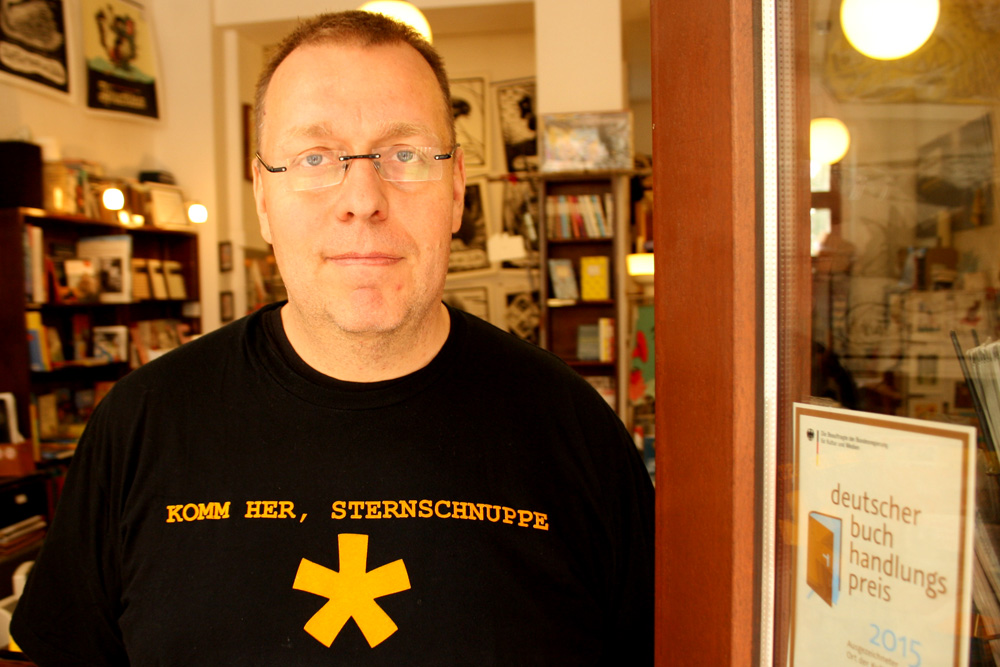 Peter Hinke hat jetzt zwei ausgezeichnete Buchhandlungen. Foto: Ralf Julke