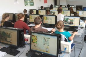 Studentengruppe beim Online-Spiel LandYOUs. Foto: UFZ / Ralf Seppelt