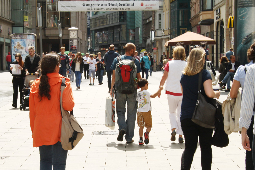 Fußgänger in der Petersstraße. Foto: Ralf Julke