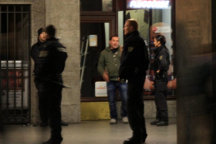 Stephane Simon mal wieder im Gespräch mit seinen Ex-Kollegen. Vermutlich war der Redebeitrag von der Seite von ihm. Foto: L-IZ.de