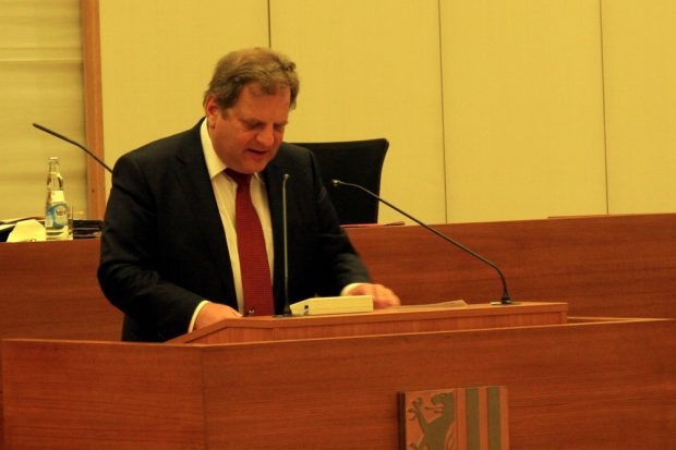 Thomas Fabian zu den stark schwankenden Prognosen bei Flüchtlingszahlen im Stadtrat. Foto: L-IZ.de