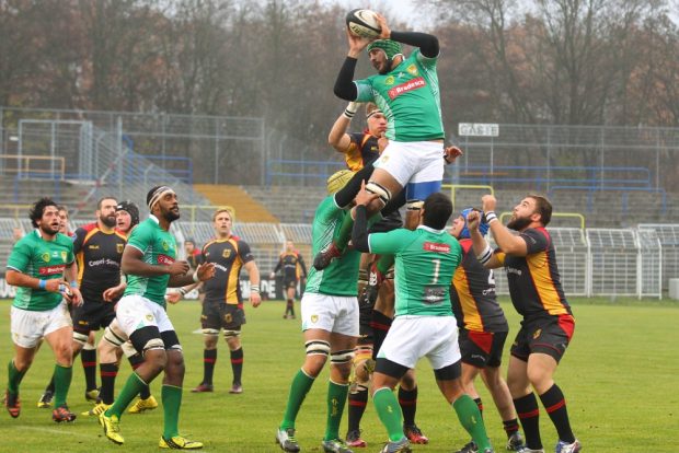 Ein Einwurf landet in brasilianischer Hand. Foto: Jan Kaefer