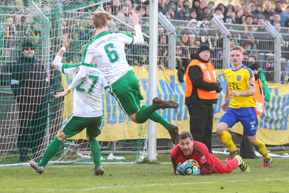 Lok-Keeper Julien Latendresse-Levesque hier im Pokalderby in Aktion. Foto: Jan Kaefer (Archiv)